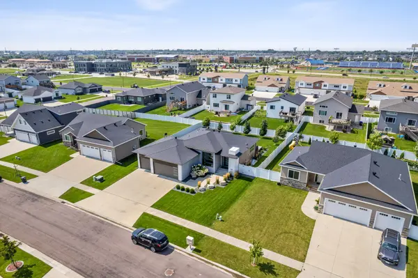3676 Crimson LOOP S, Fargo, ND 58104