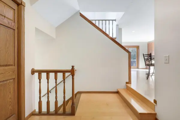 3721 Windtree DR, Eagan, MN 55123