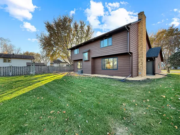 2939 Maple ST N, Fargo, ND 58102