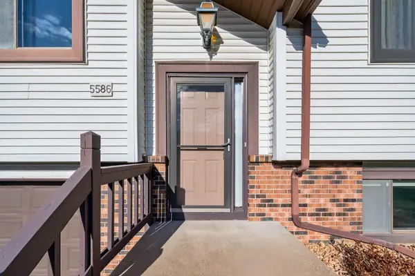 5586 Donegal DR, Shoreview, MN 55126