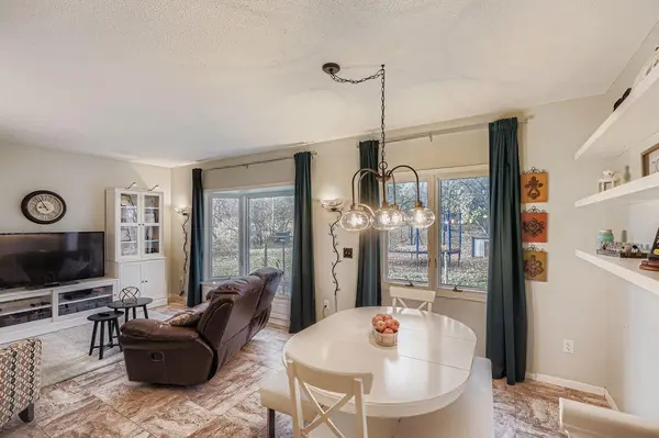 21581 Creekside CIR, Lakeville, MN 55044