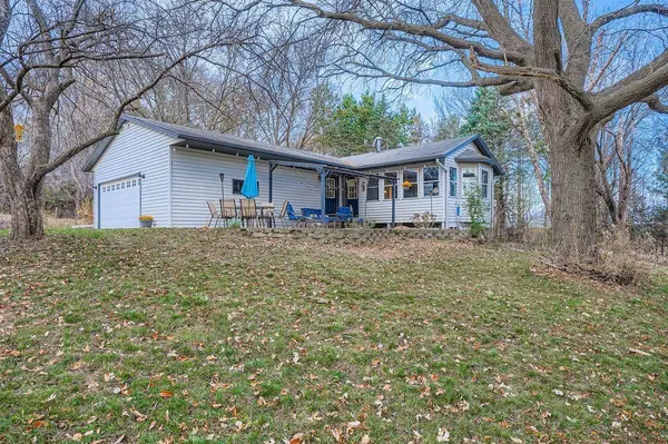 21581 Creekside CIR, Lakeville, MN 55044