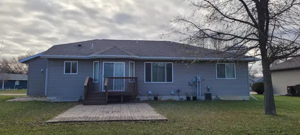 520 Harriett DR, Marshall, MN 56258