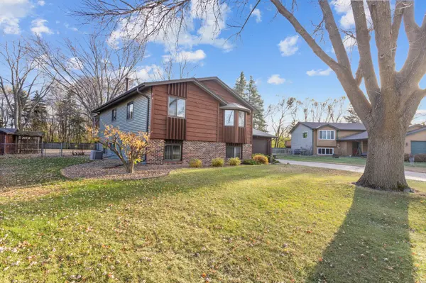 8027 Dupont CT N, Brooklyn Park, MN 55444