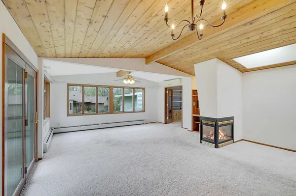 987 County Road C2 W, Roseville, MN 55113