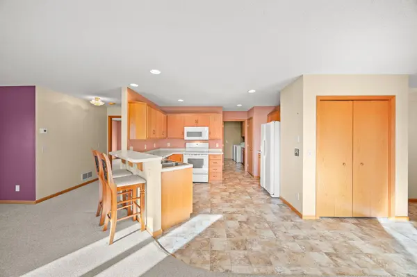 417 Circle View DR, Dassel, MN 55325