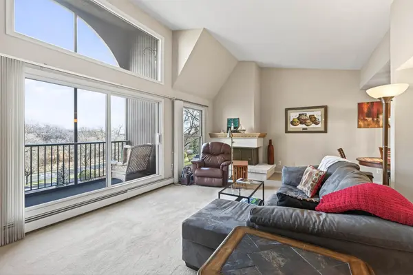 9500 Collegeview RD #308, Bloomington, MN 55437