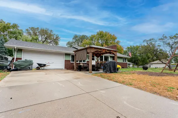 5337 Sailor LN, Brooklyn Center, MN 55429