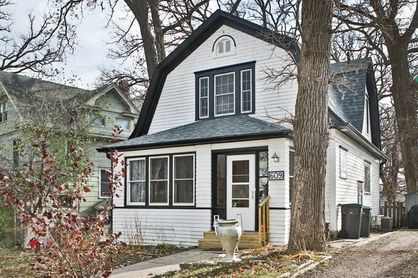 609 Oak Lane, Albert Lea, MN 56007