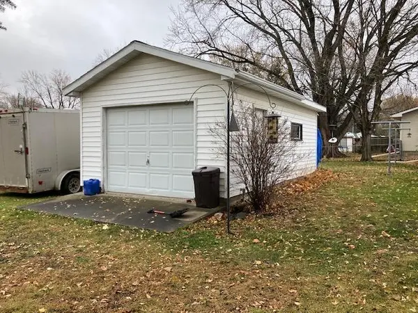 706 NE 14th ST, Owatonna, MN 55060