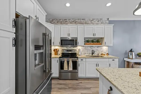 4213 Blakewood DR, Shakopee, MN 55379