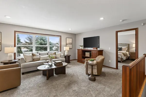 674 Jutland AVE, Shakopee, MN 55379