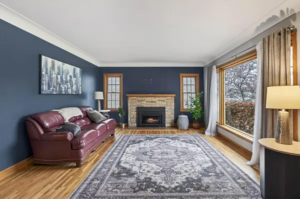 911 Montana AVE W, Saint Paul, MN 55117