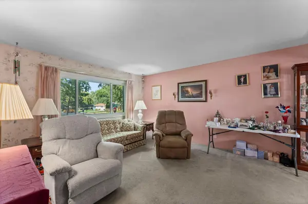 2254 Orchard LN, White Bear Lake, MN 55110