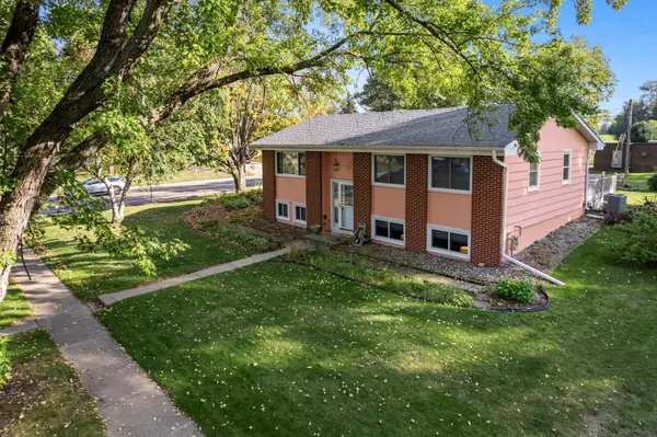 2254 Orchard LN, White Bear Lake, MN 55110