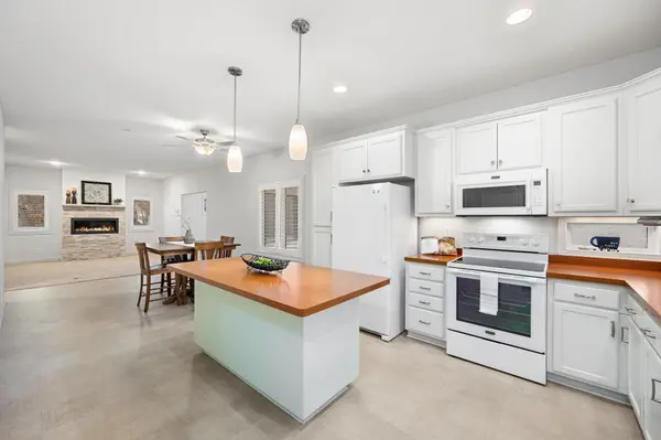 2075 Cardinal GLN, North Saint Paul, MN 55109