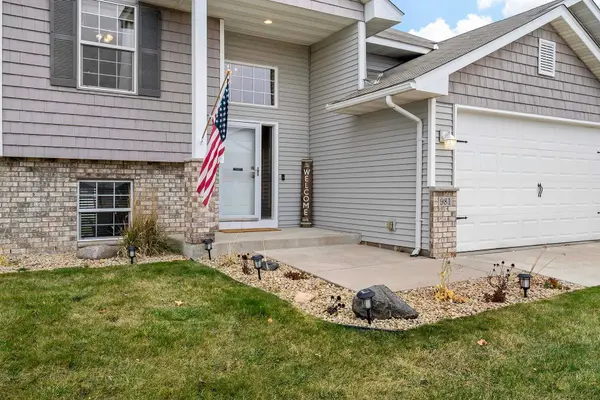 981 Farmers Ridge TRL, Belle Plaine, MN 56011