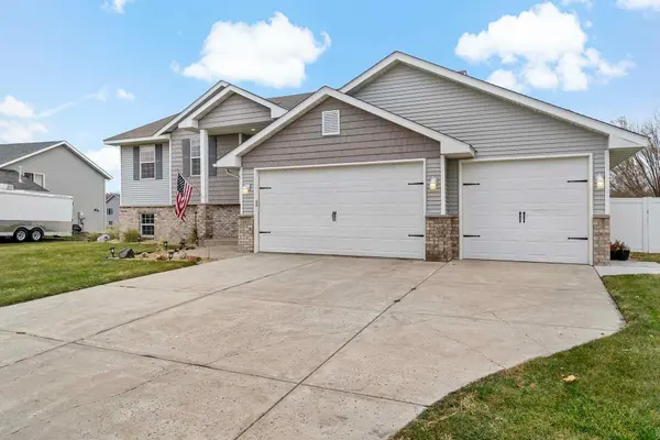981 Farmers Ridge TRL, Belle Plaine, MN 56011