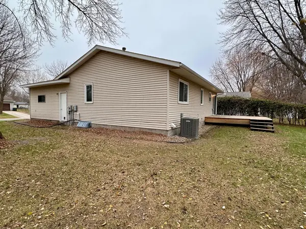 1013 Olena AVE, Willmar, MN 56201