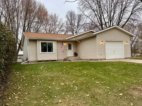 1013 Olena AVE, Willmar, MN 56201