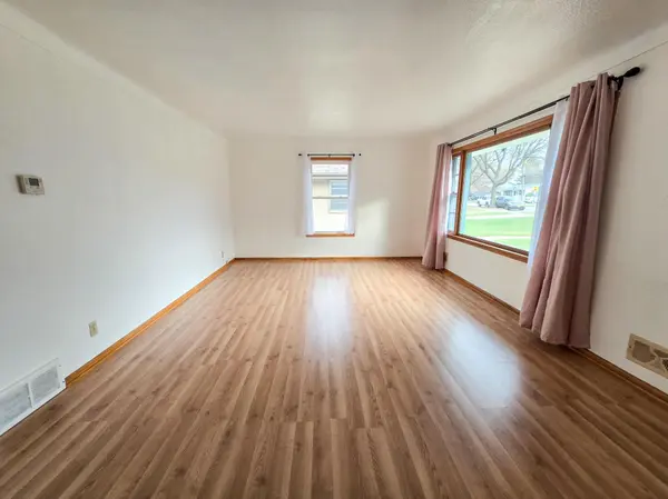 1591 Old Hudson RD, Saint Paul, MN 55106