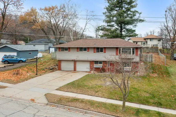1238 Foursome ST, Red Wing, MN 55066