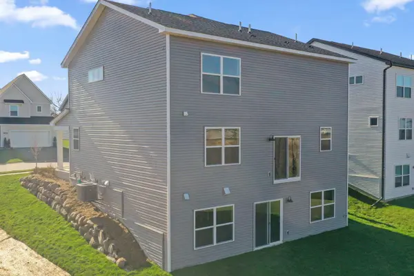 1850 Charleston LN, Waconia, MN 55387