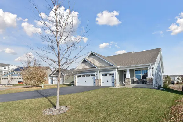 1340 Chestnut CIR, Carver, MN 55315