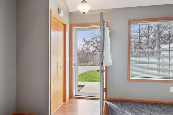1687 Liberty LN, Waconia, MN 55387