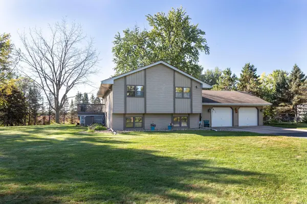 329 Glenmont RD, River Falls, WI 54022