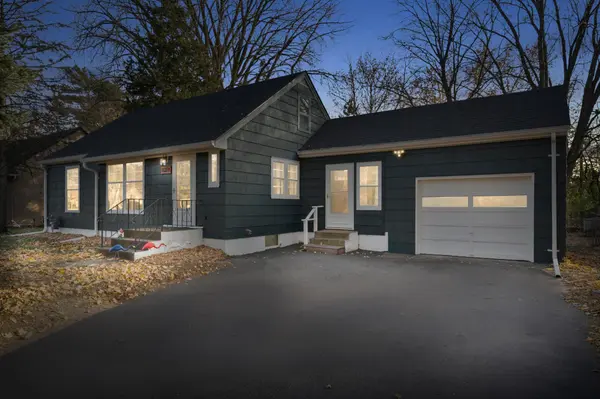 1024 County Road B2 W, Roseville, MN 55113
