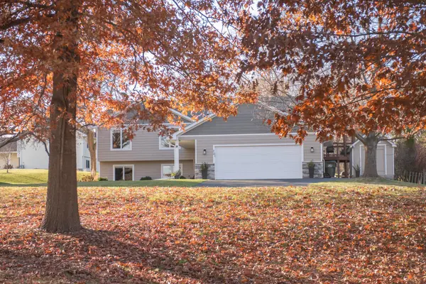 676 N Hay Lake RD, Eagan, MN 55123