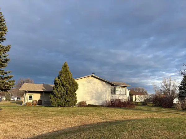 1511 Westmore AVE, Wahpeton, ND 58075