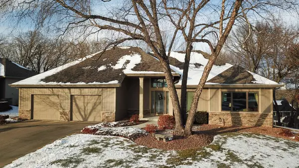 9108 Trotters LN, Woodbury, MN 55125