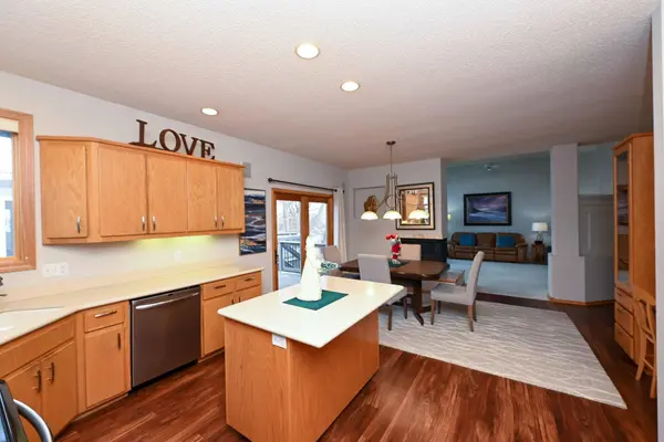 9108 Trotters LN, Woodbury, MN 55125