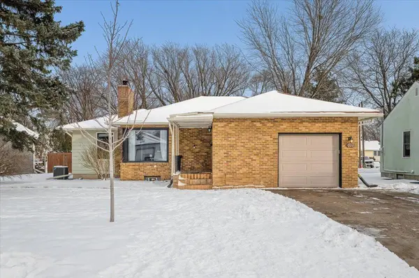 921 Holmes ST S, Shakopee, MN 55379