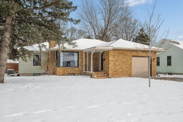 921 Holmes ST S, Shakopee, MN 55379