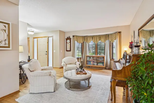 3800 Jamestown Curve, Woodbury, MN 55129