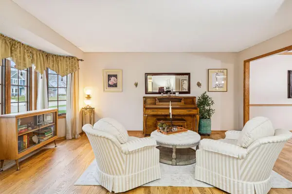 3800 Jamestown Curve, Woodbury, MN 55129