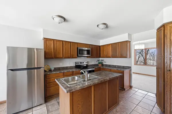 2243 Mahogany WAY, Eagan, MN 55122