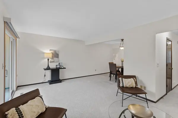 2355 Dorland PL E, Maplewood, MN 55119