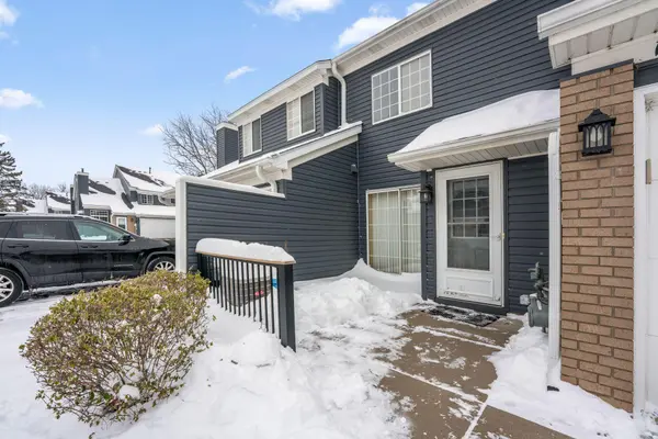 1875 Donegal DR #8, Woodbury, MN 55125