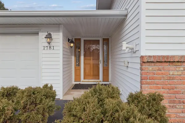 1781 Serpentine DR, Eagan, MN 55122