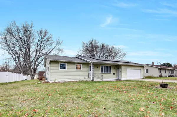 905 Apple LN, Lake City, MN 55041
