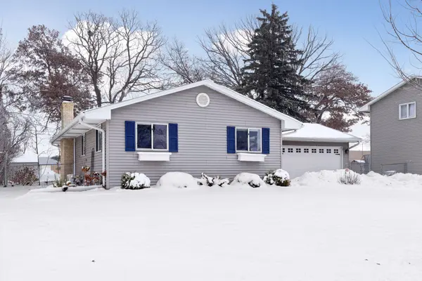 1297 Pinewood DR, Woodbury, MN 55125