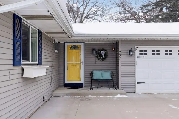 1297 Pinewood DR, Woodbury, MN 55125