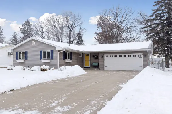 1297 Pinewood DR, Woodbury, MN 55125