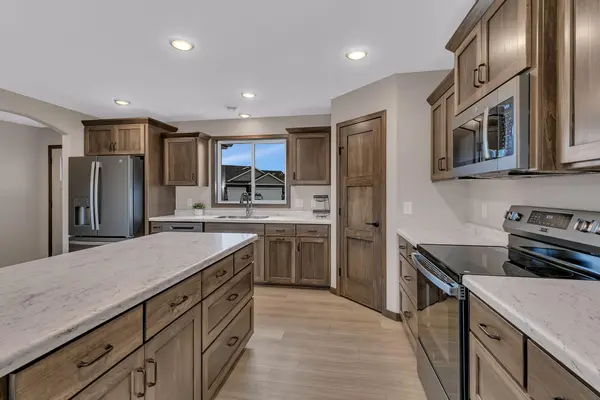 1701 Knottingham DR, Sartell, MN 56377