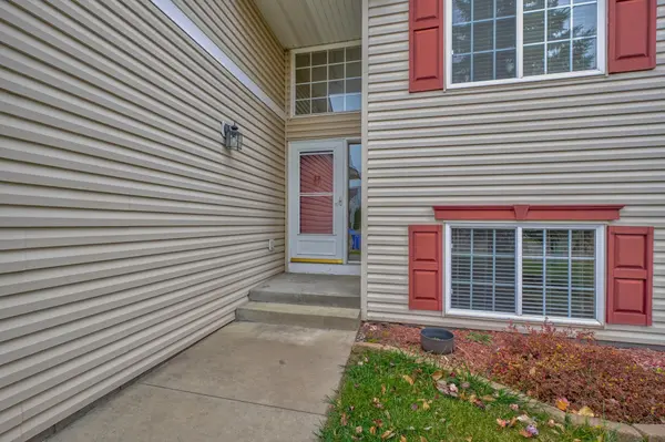 442 Meadow LN, Somerset, WI 54025
