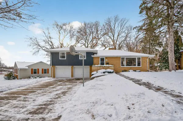 2233 Gilbert LN, South Saint Paul, MN 55075